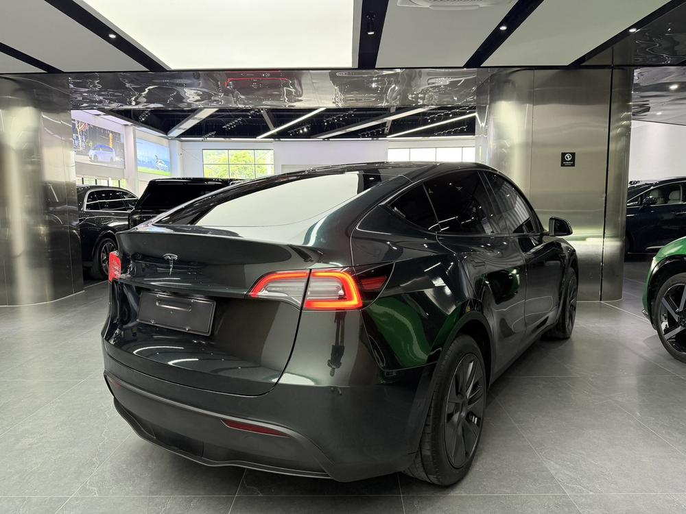 Tesla Model Y 2023 immagine di auto #5