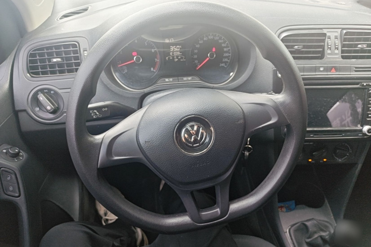 Volkswagen Polo 2017 car image #11