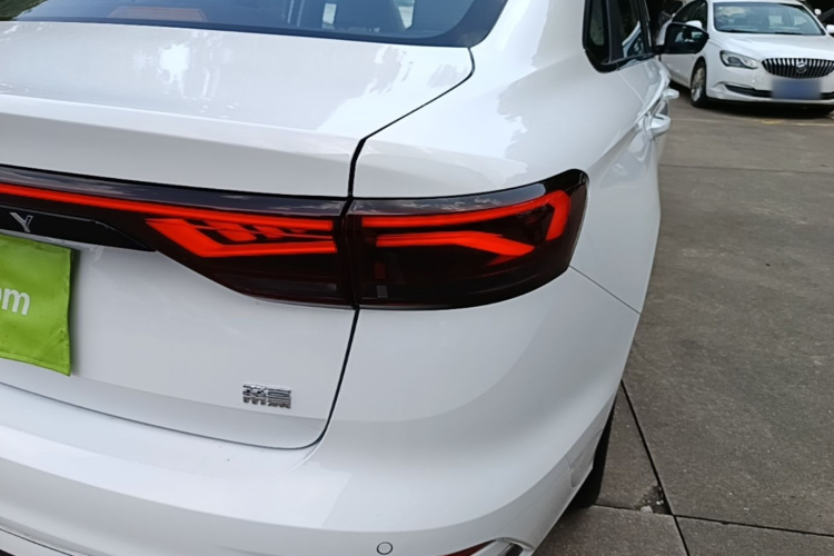 GEELY Emgrand 2023 car image #8