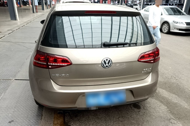 Volkswagen Golf 2017 car image #6