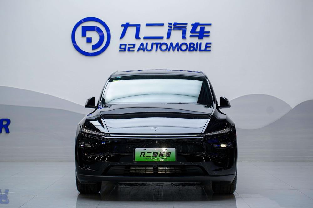 Tesla Model Y 2026 immagine di auto #2