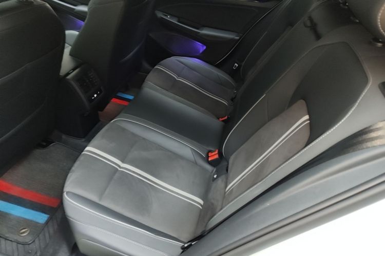 Volkswagen Golf 2024 car image #17