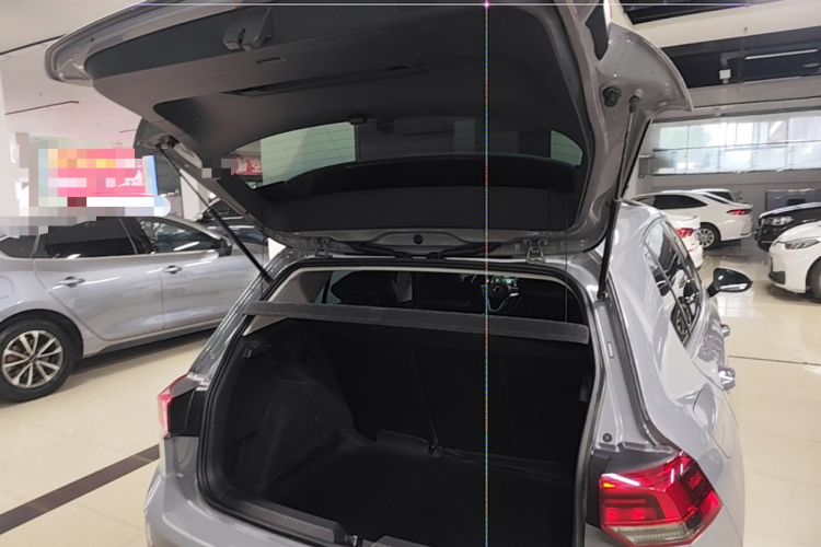 Volkswagen Golf 2022 car image #21