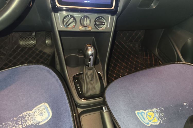 Volkswagen Polo 2018 car image #14