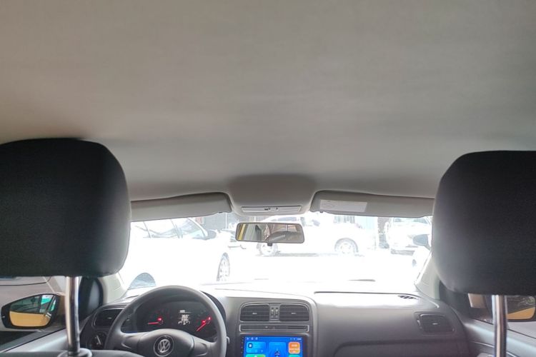 Volkswagen Polo 2015 car image #18