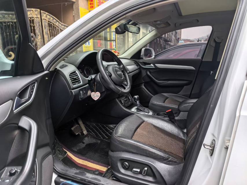 Audi Q3 2019 car image #5