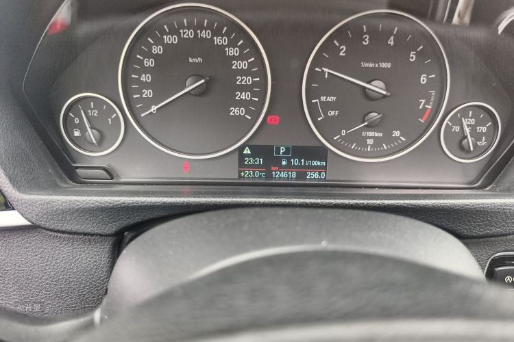 BMW 3 Series 2017 immagine di auto #14