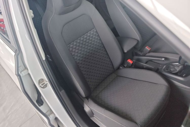 Volkswagen T-Cross 2021 immagine di auto #24