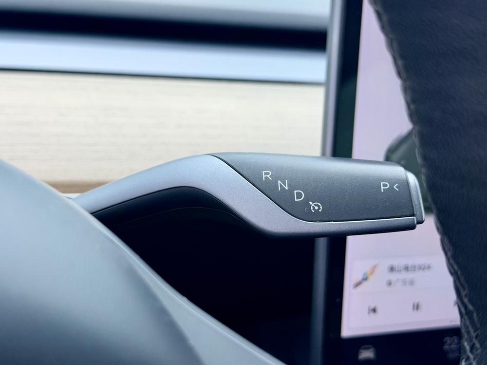Tesla Model Y 2021 #15 Tesla Model Y 2021 car image #15