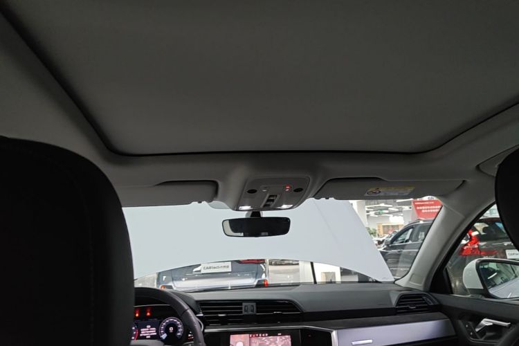 Audi Q3 2021 car image #18