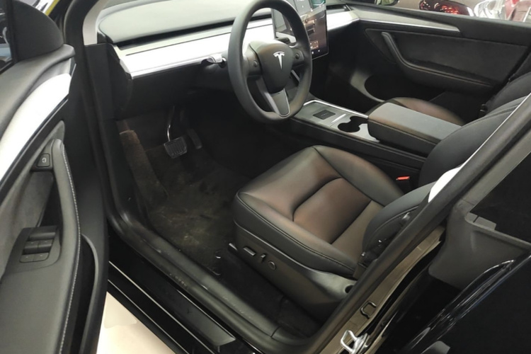Tesla Model Y 2024 #16 Tesla Model Y 2024 car image #16
