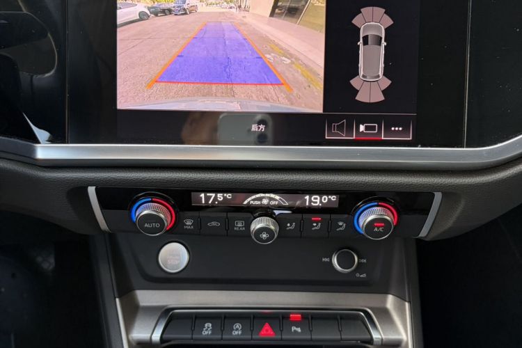 Audi Q3 2020 car image #13