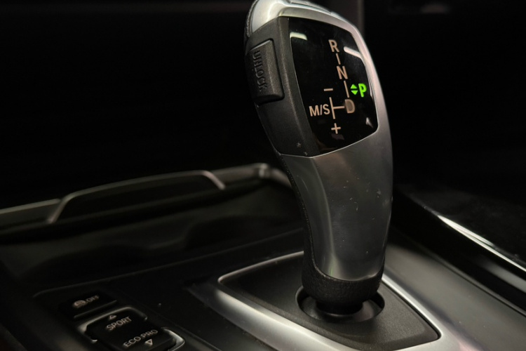BMW 3 Series 2018 #17 BMW 3 Series 2018 car image #17