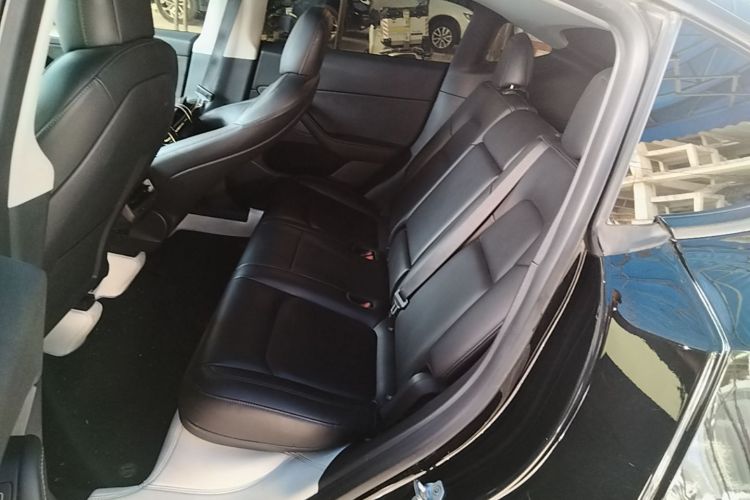 Tesla Model Y 2021 car image #17