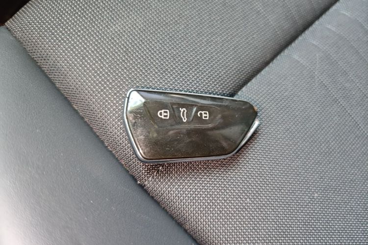 Volkswagen Golf 2021 car image #9