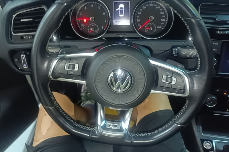 Volkswagen Golf 2018 car image #11