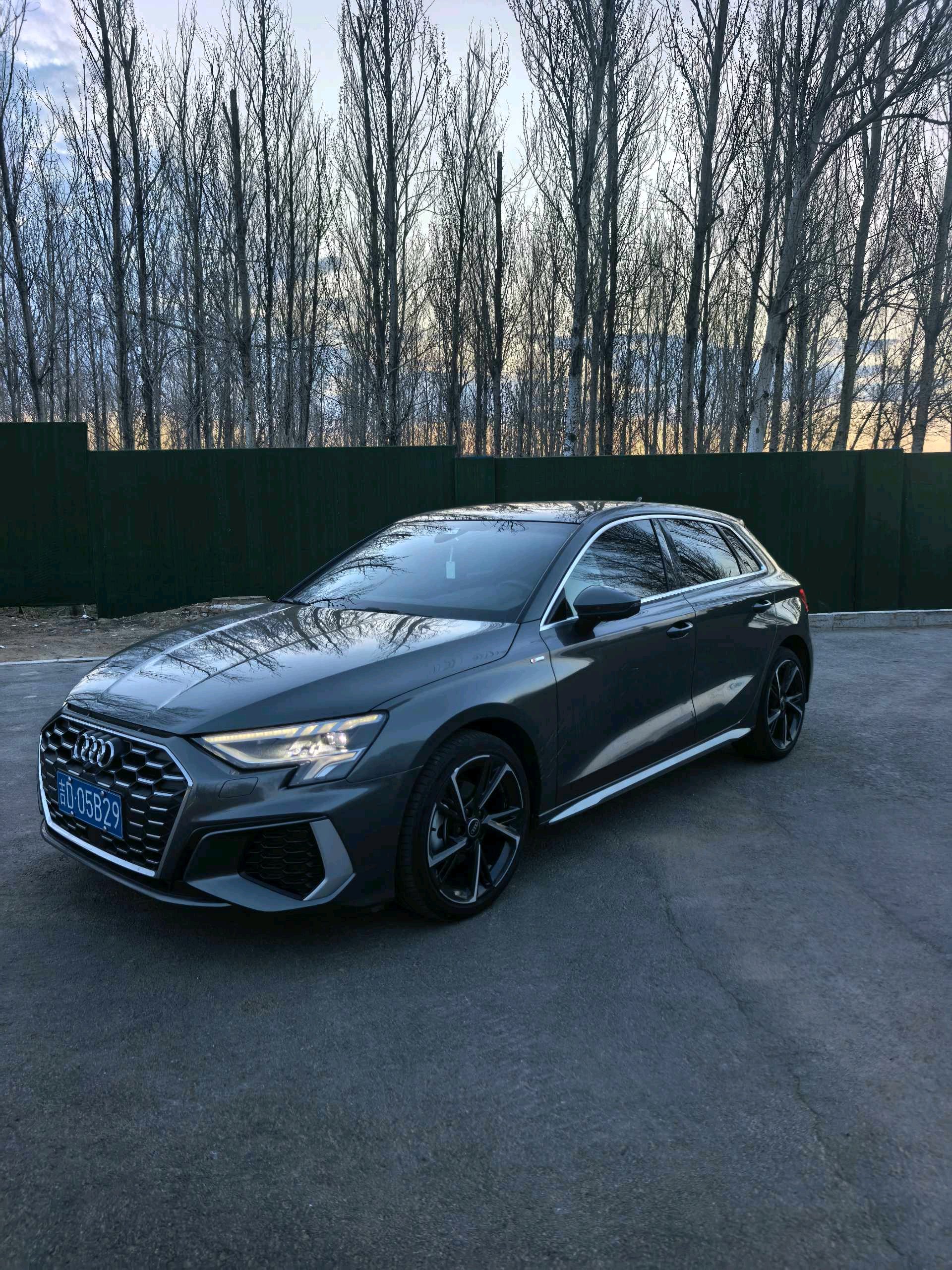 2023 immagine di auto 