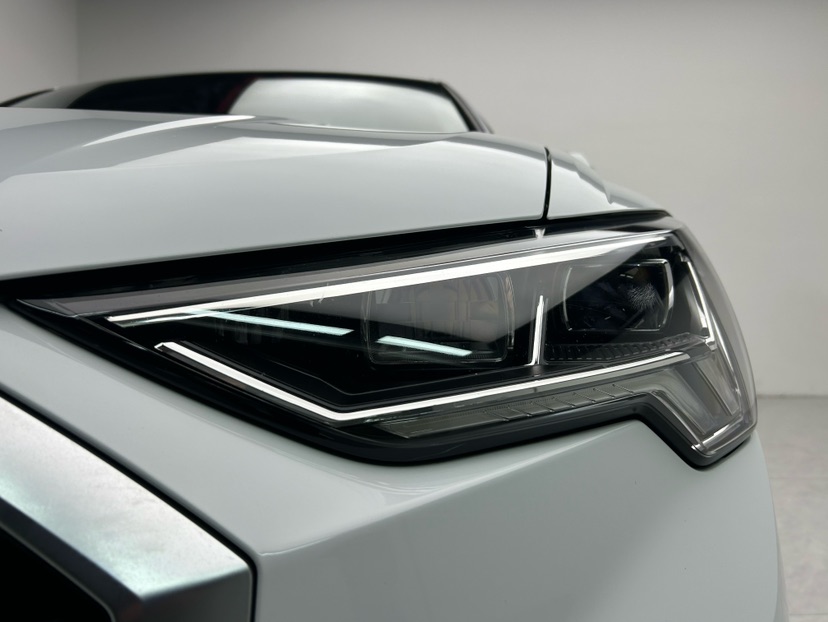 Audi Q3 2020 car image #13