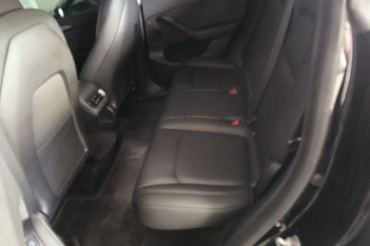 Tesla Model Y 2021 car image #17
