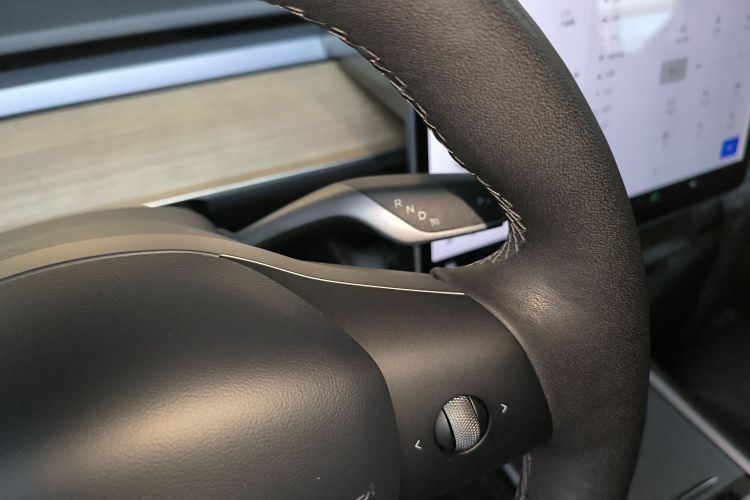 Tesla Model Y 2021 #14 Tesla Model Y 2021 car image #14