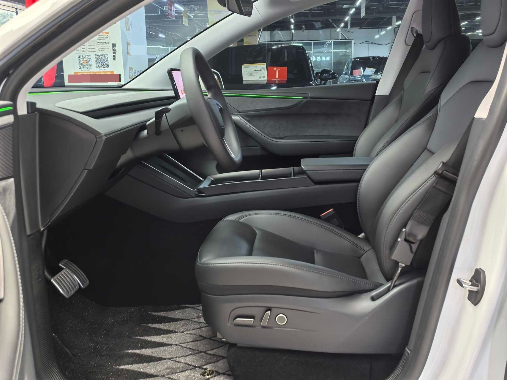 Tesla Model Y 2025 #4 Tesla Model Y 2025 car image #4