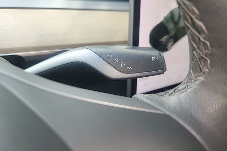 Tesla Model Y 2021 immagine di auto #14