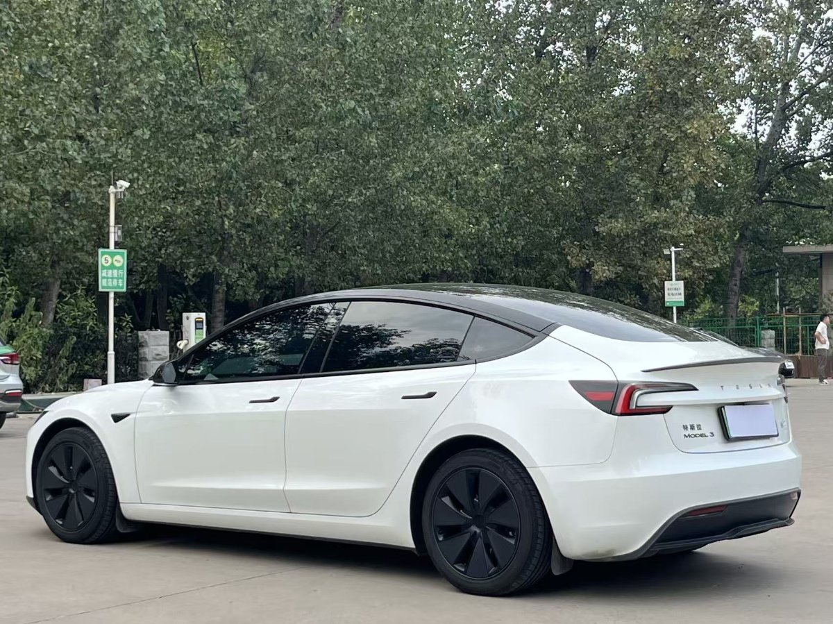 Tesla Model 3 2026 car image #9