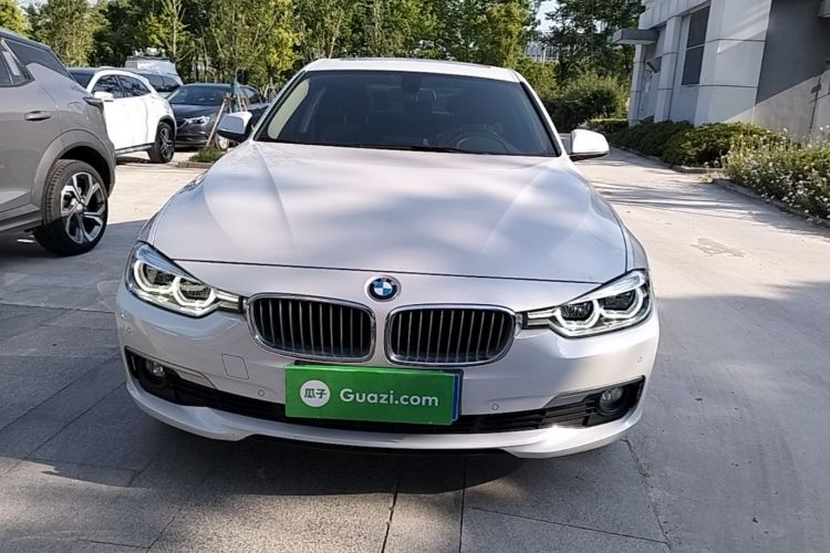 BMW 3 Series 2018 car image #3