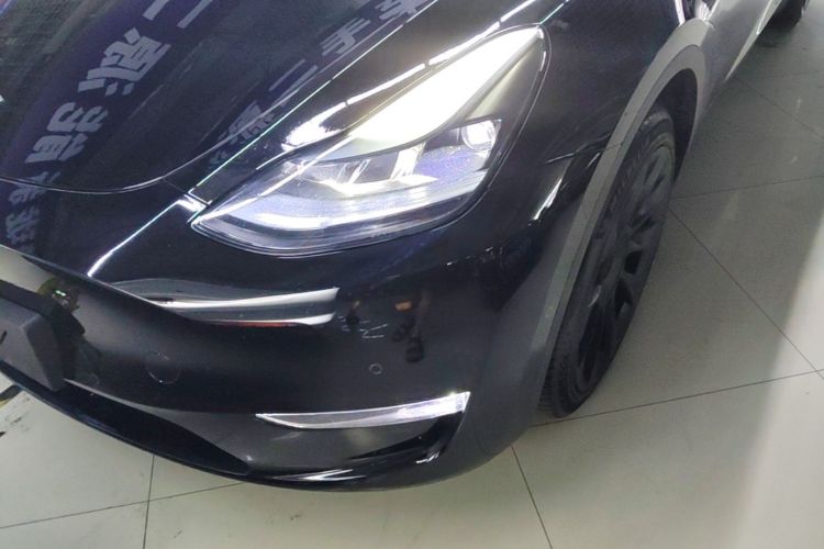 Tesla Model Y 2023 car image #23