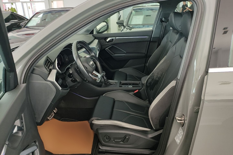 Audi Q3 2024 car image #15