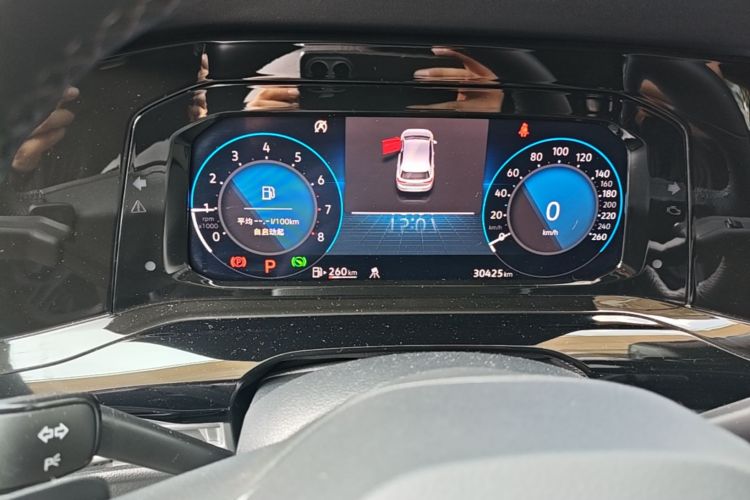 Volkswagen Golf 2023 car image #12
