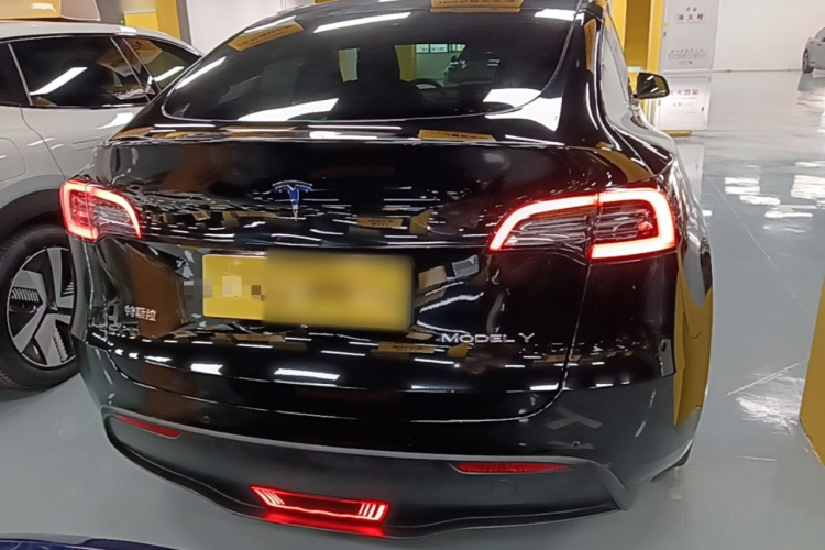 Tesla Model Y 2022 car image #4