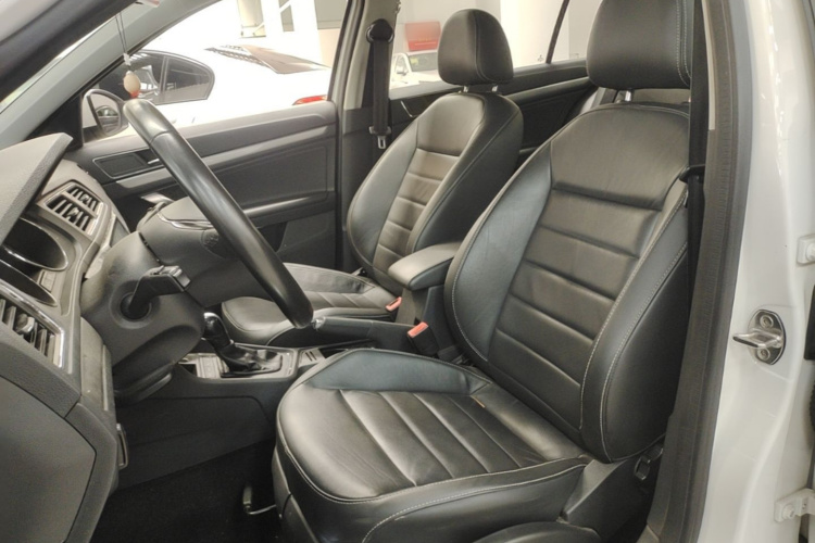 Volkswagen Lavida 2018 car image #15