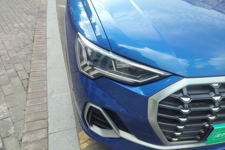 Audi Q3 2021 car image #8