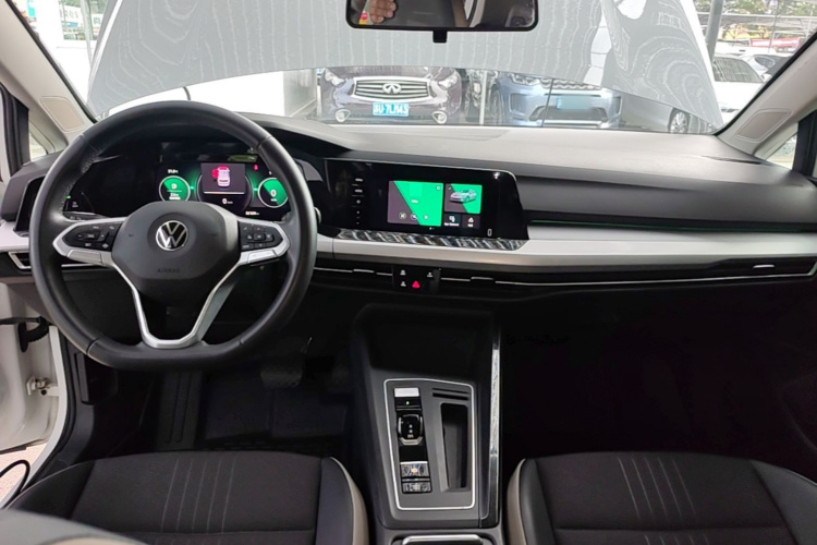 Volkswagen Golf 2021 car image #10