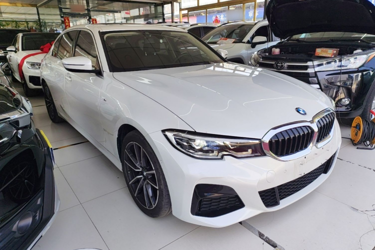 BMW 3 Series 2021 car image #6