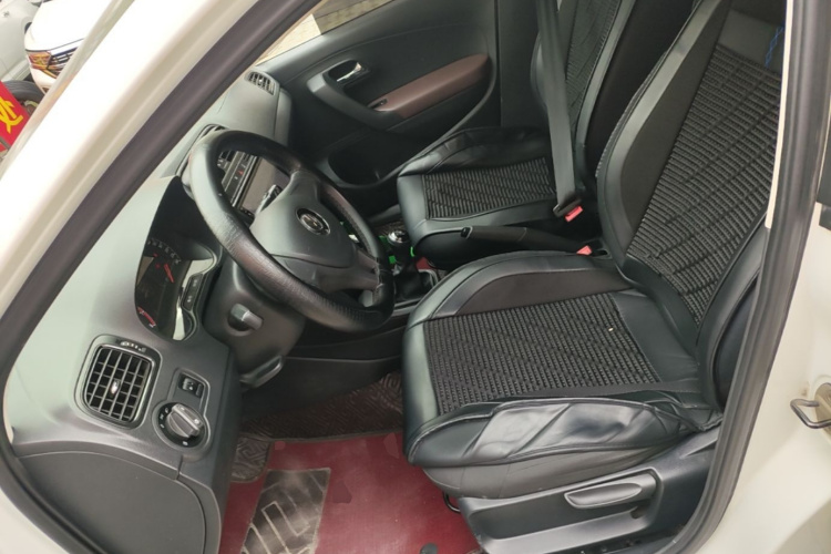 Volkswagen Polo 2019 car image #15