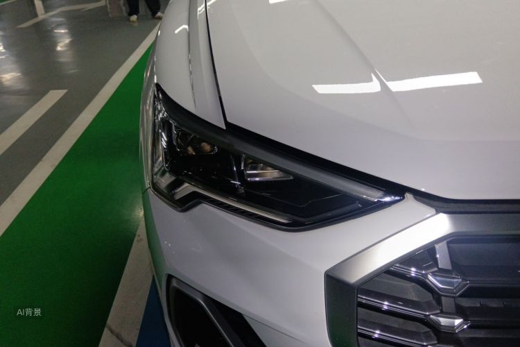 Audi Q3 2022 car image #8