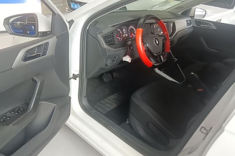 Volkswagen Polo 2022 car image #16