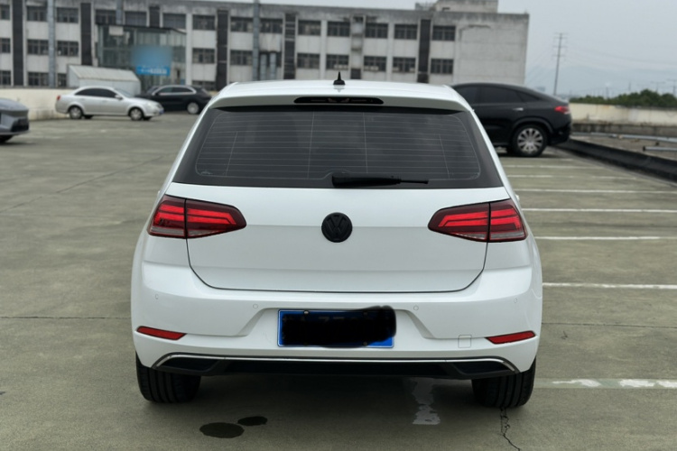 Volkswagen Golf 2020 car image #7