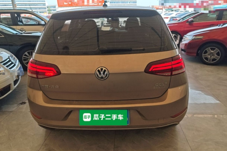 Volkswagen Golf 2020 car image #6