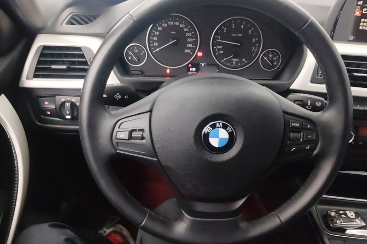 BMW 3 Series 2015 صورة سيارة #15