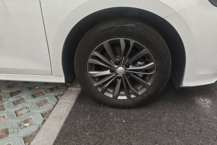 MG 5 2025 car image #9