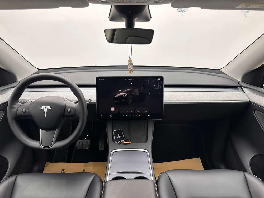 Tesla Model Y 2023 #13 Tesla Model Y 2023 car image #13
