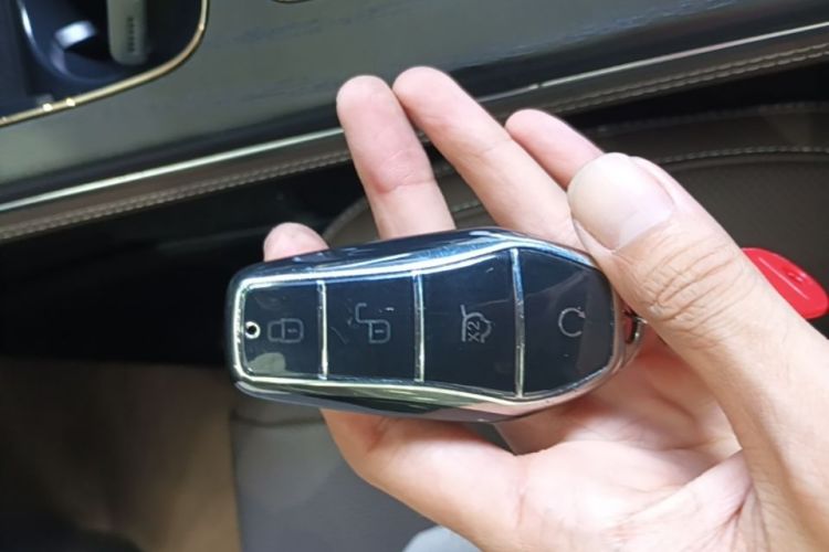 BYD Han 2023 car image #9
