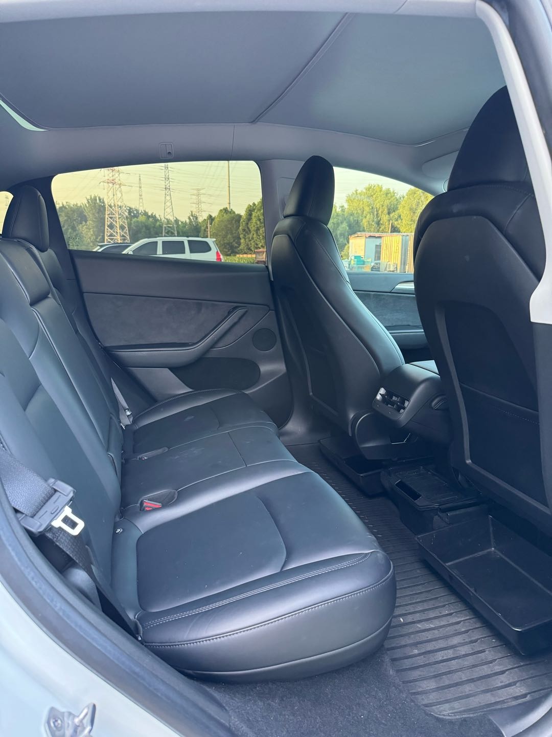 Tesla Model Y 2023 #9 Tesla Model Y 2023 car image #9