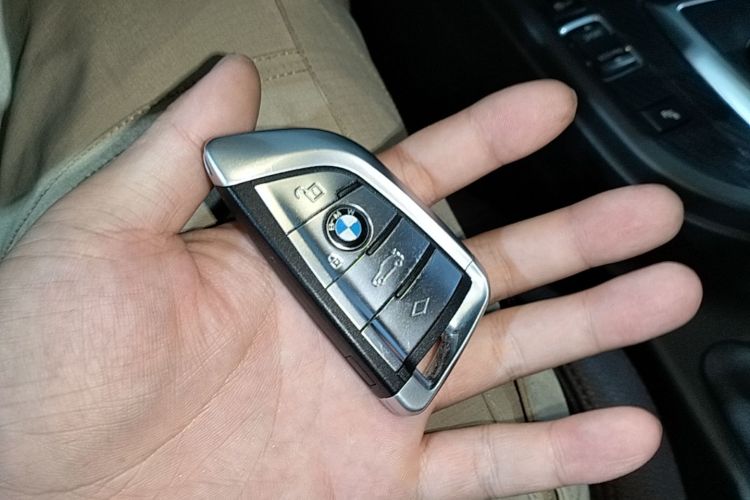 BMW 3 Series 2019 car image #9