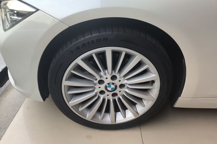 BMW 3 Series 2018 car image #9