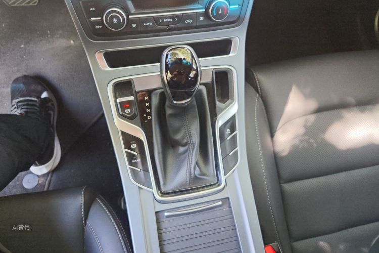 GEELY Emgrand 2019 car image #16