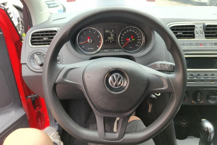 Volkswagen Polo 2015 #11 Volkswagen Polo 2015 car image #11